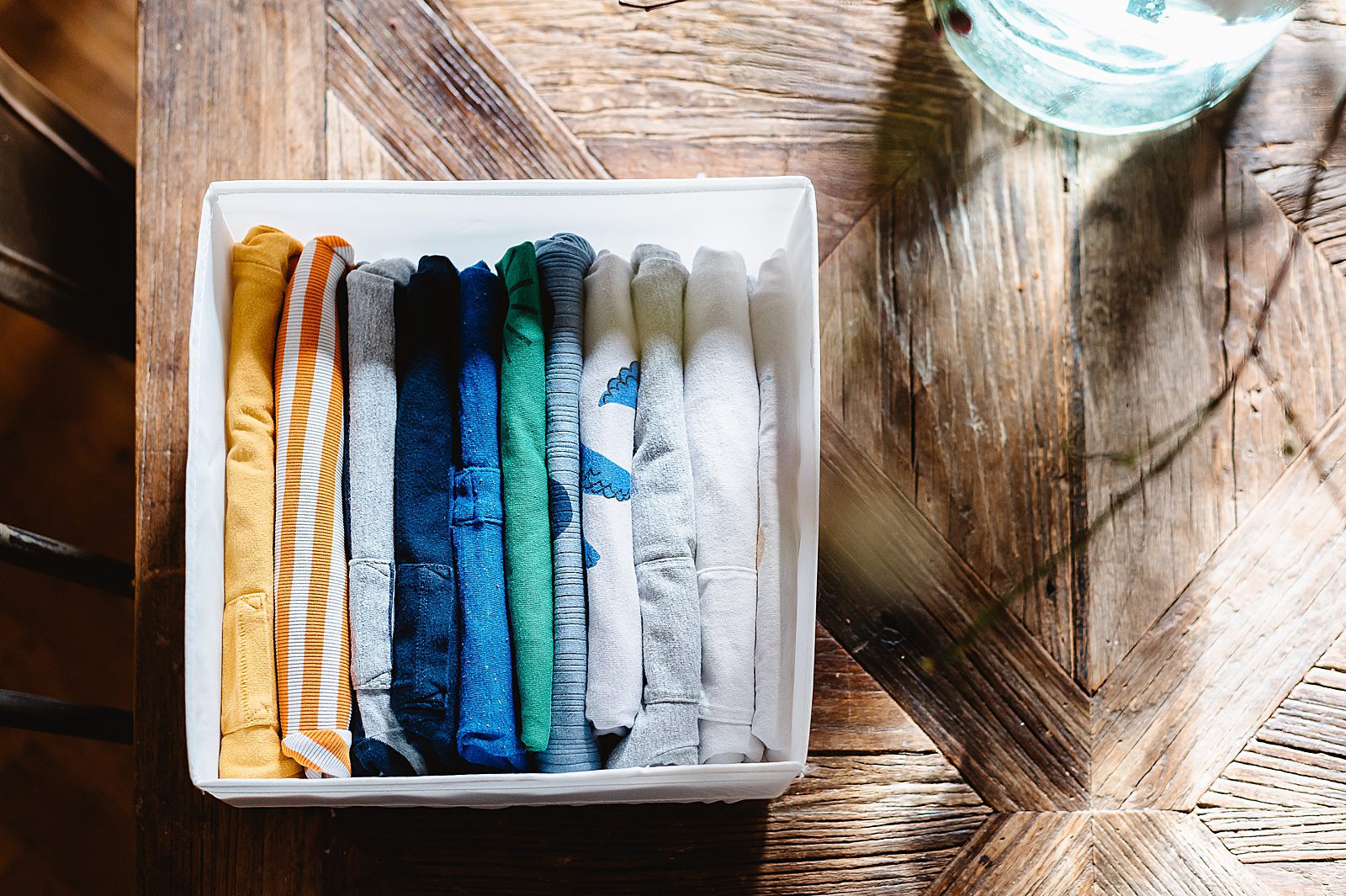 Vêtements soigneusement rangés